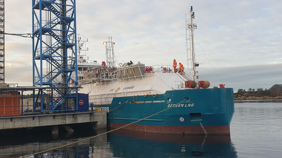 Norway's First LNG Bunker Barge Faces Sea Trials