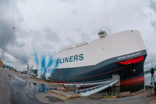 Hoegh Autoliners Names LNG-Fuelled Car Carrier in Gothenburg