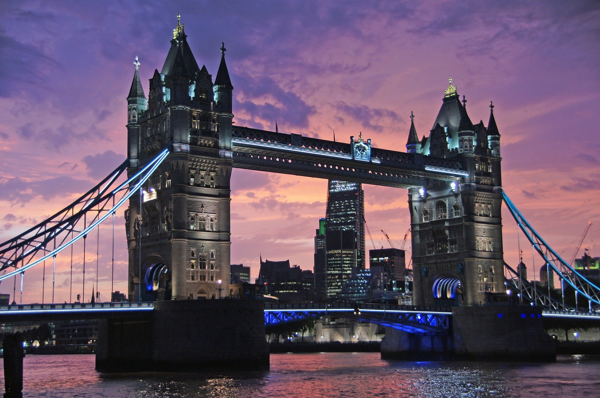 BUNKER JOBS: Peninsula Seeks Market Analyst in London