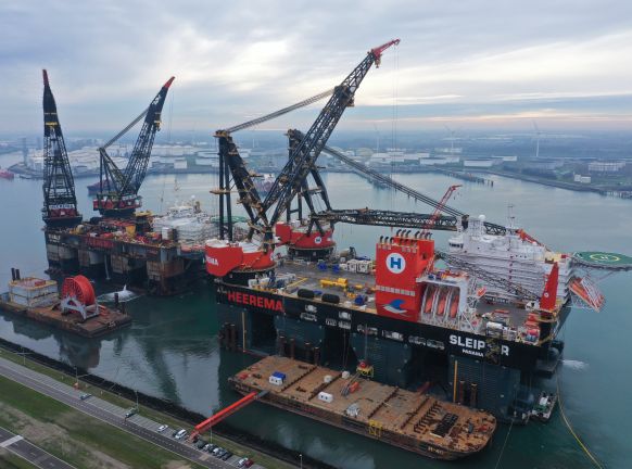 Bakker Sliedrecht Electrifies Crane Vessels at Port of Rotterdam