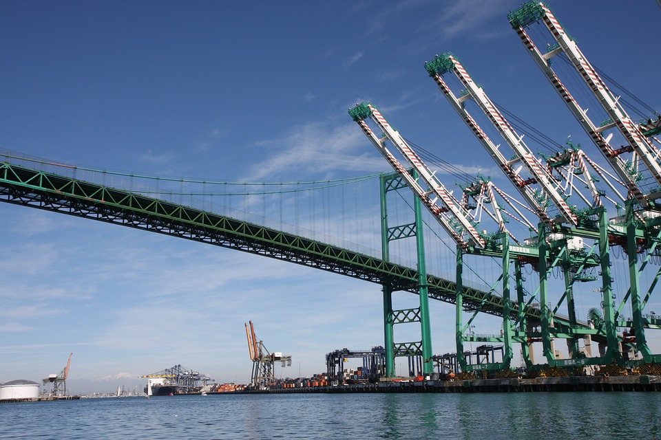 US Firms Carry Out Maiden LNG Bunkering of Pasha Hawaii Container Ship