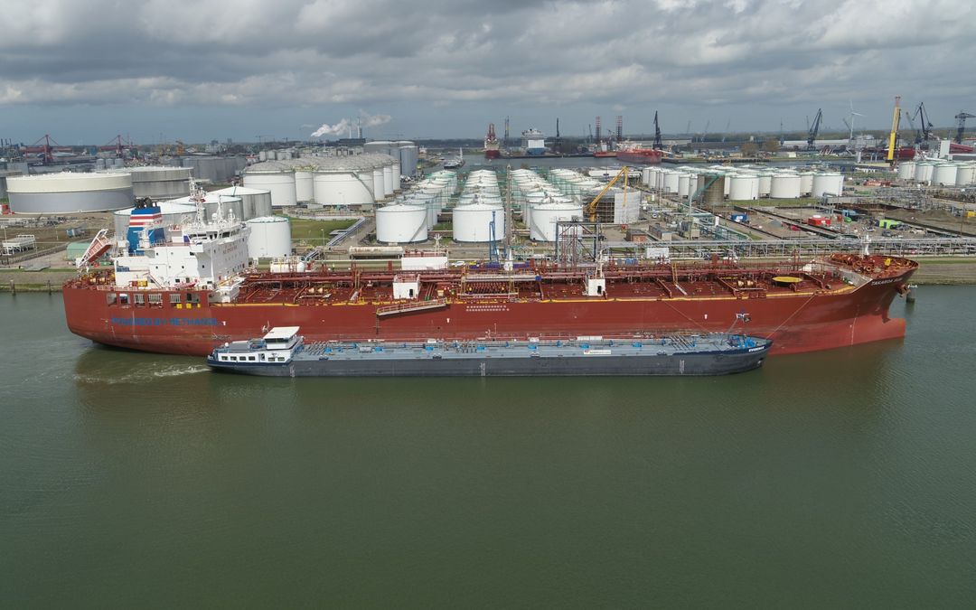 Waterfront Shipping Carries Out Methanol Bunkering Demonstration at Rotterdam