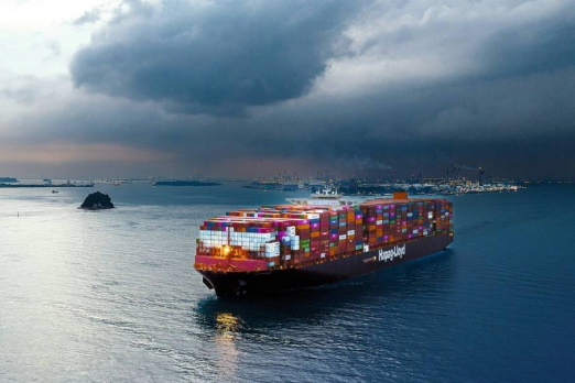 Hapag-Lloyd Commits to Shore Power Use at Hamburg