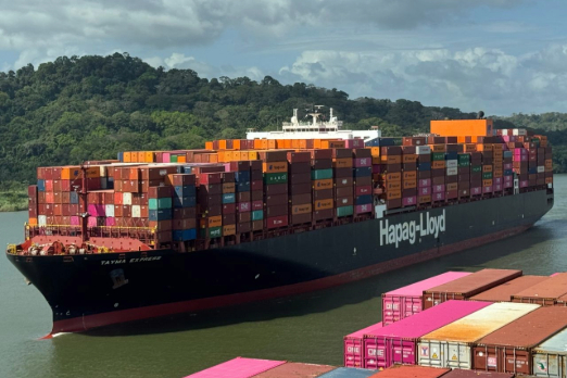 Hapag-Lloyd Secures Funding for 24 LNG-Fuelled Boxships