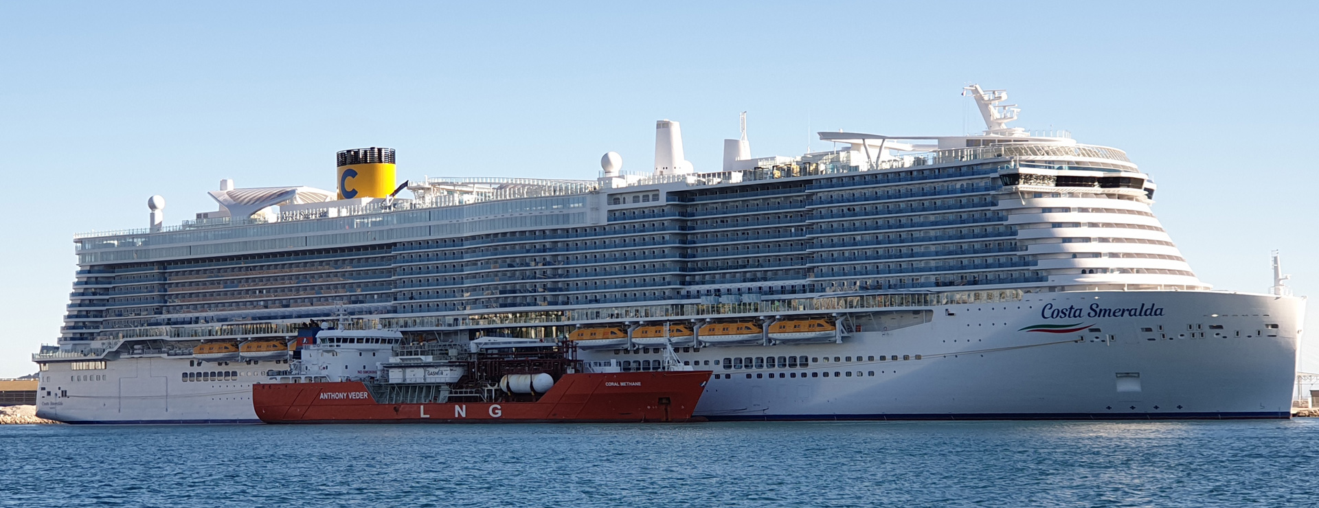 Marseille-Fos Sees France's First Ship-to-Ship LNG Bunker Operation