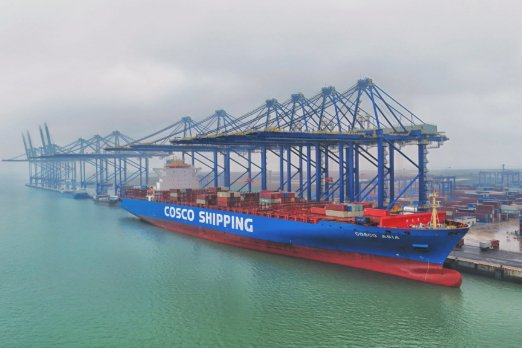 Cosco Orders 12 LNG Dual-Fuel Boxships in $2.7 Billion Deal