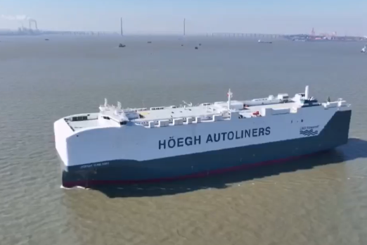 Höegh Autoliners' New LNG-Fuelled Vehicle Carrier Sets Sail for Europe