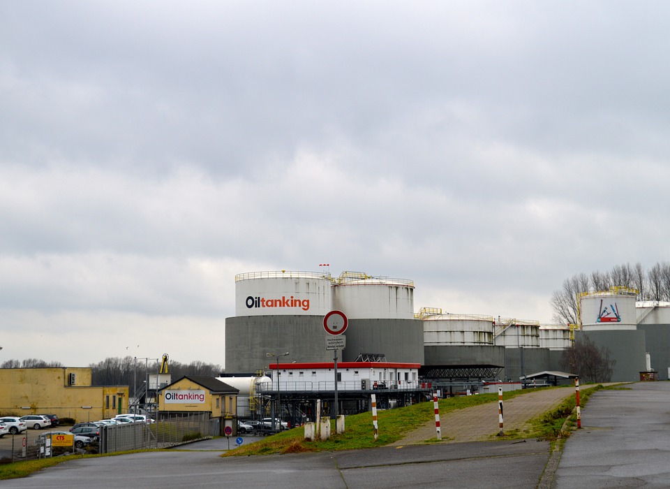 Oil Storage May Run out in Western Canada: Analyst
