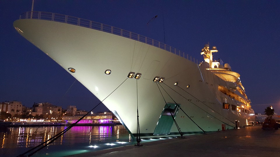 German Authorities Arrest Alisher Usmanov's Yacht in Hamburg