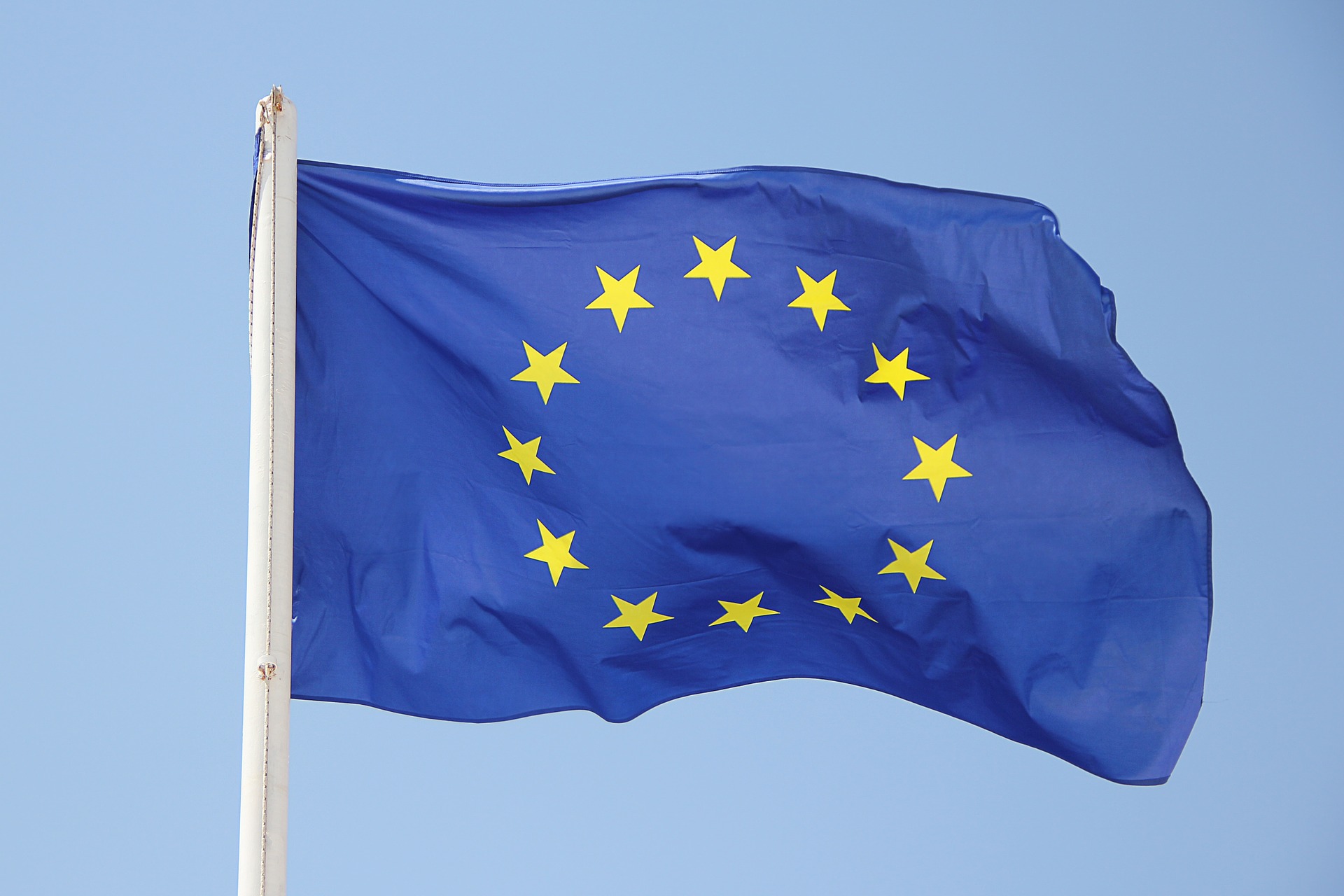 European Parliament Committee Proposes Ban on Ship Emissions at Berth by 2030
