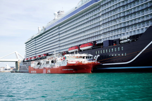 Shell Bunkers Cruise Ship with LNG in Barcelona