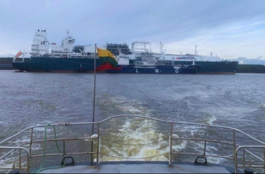 Axegaz-Cargill Load Bio-LNG on Avenir's Bunker Vessel in Klaipeda