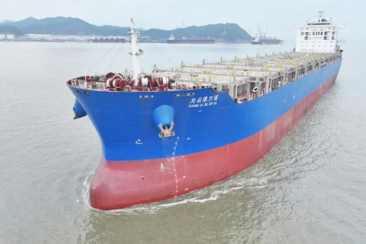 Bulk Carrier Converted to Boxship for First Time in China