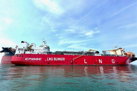 CLPe Completes First LNG Bunkering for Dry Bulker in Hong Kong