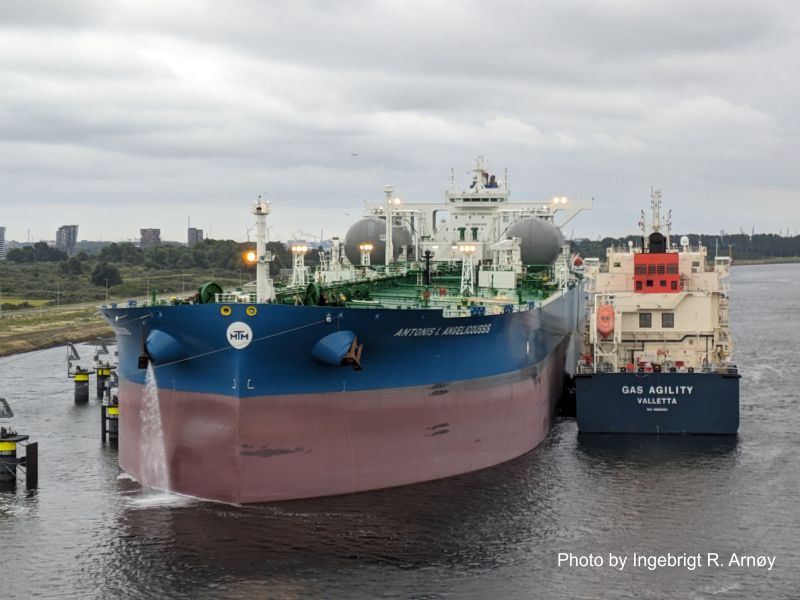 TotalEnergies Bunkers VLCC With LNG at Rotterdam