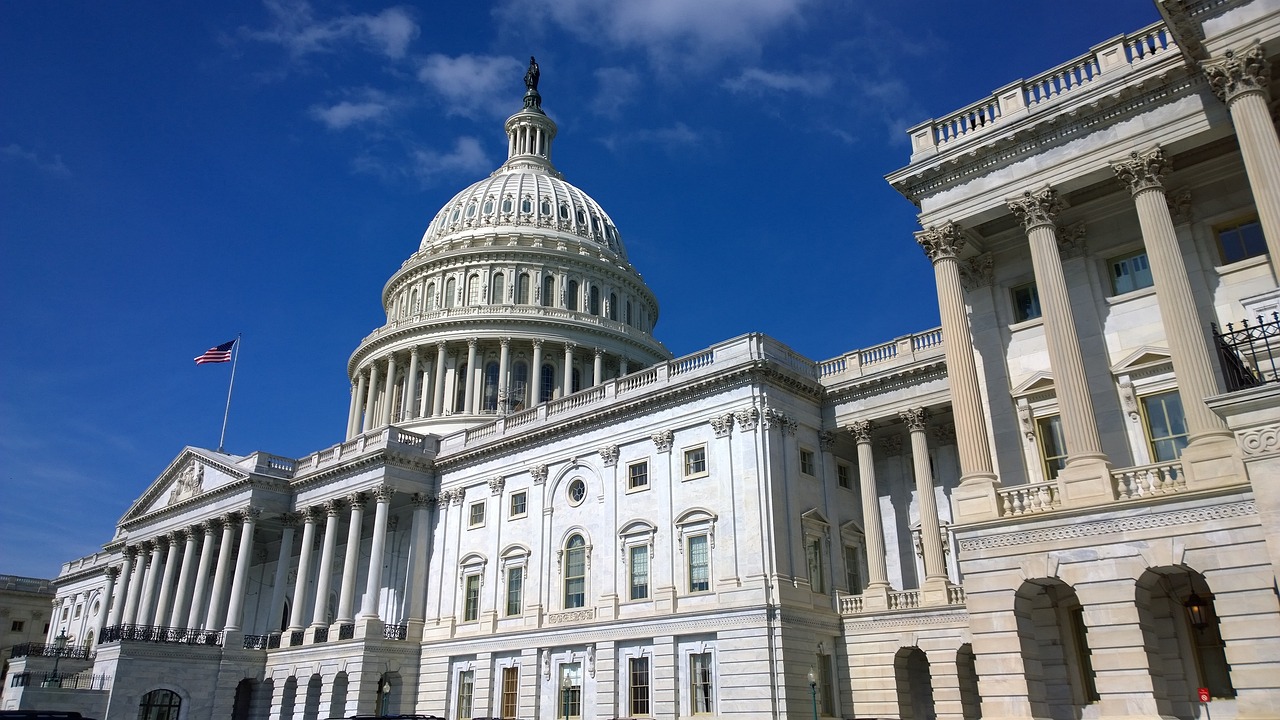 US Congress Seeks to Sanction Ports and Refineries Taking Iranian Oil