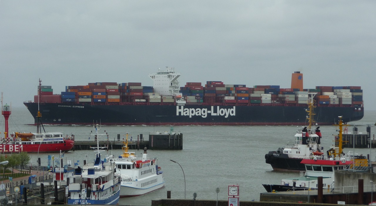 Hapag-Lloyd Plans Methanol Retrofits for Five 10,100 TEU Boxships