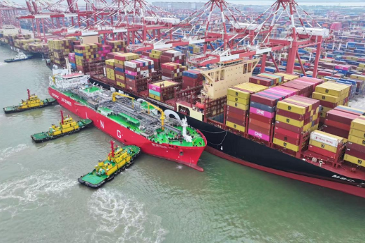 Guangzhou Port Completes First SIMOPS LNG Bunkering Operation