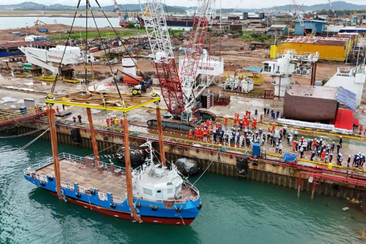Singapore Launches Fully Electric Boat and Begins Construction of Electric Tug