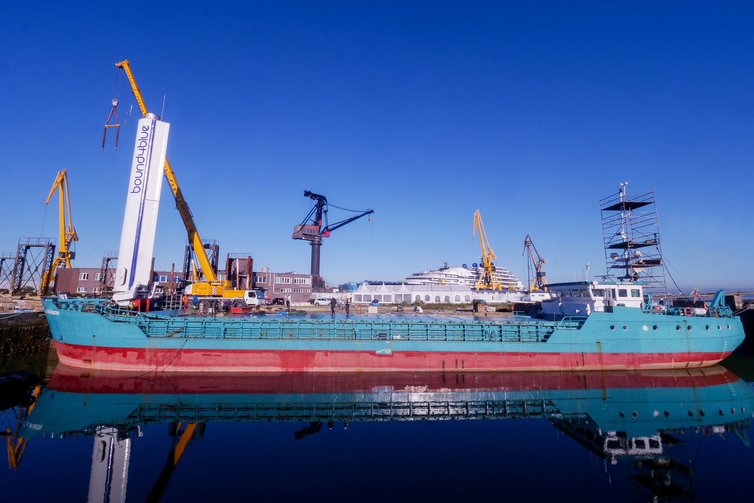 Bound4Blue Installs Wind Power System on Theatre Ship