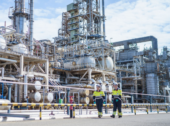 Gunvor Halts Production at Rotterdam Refinery